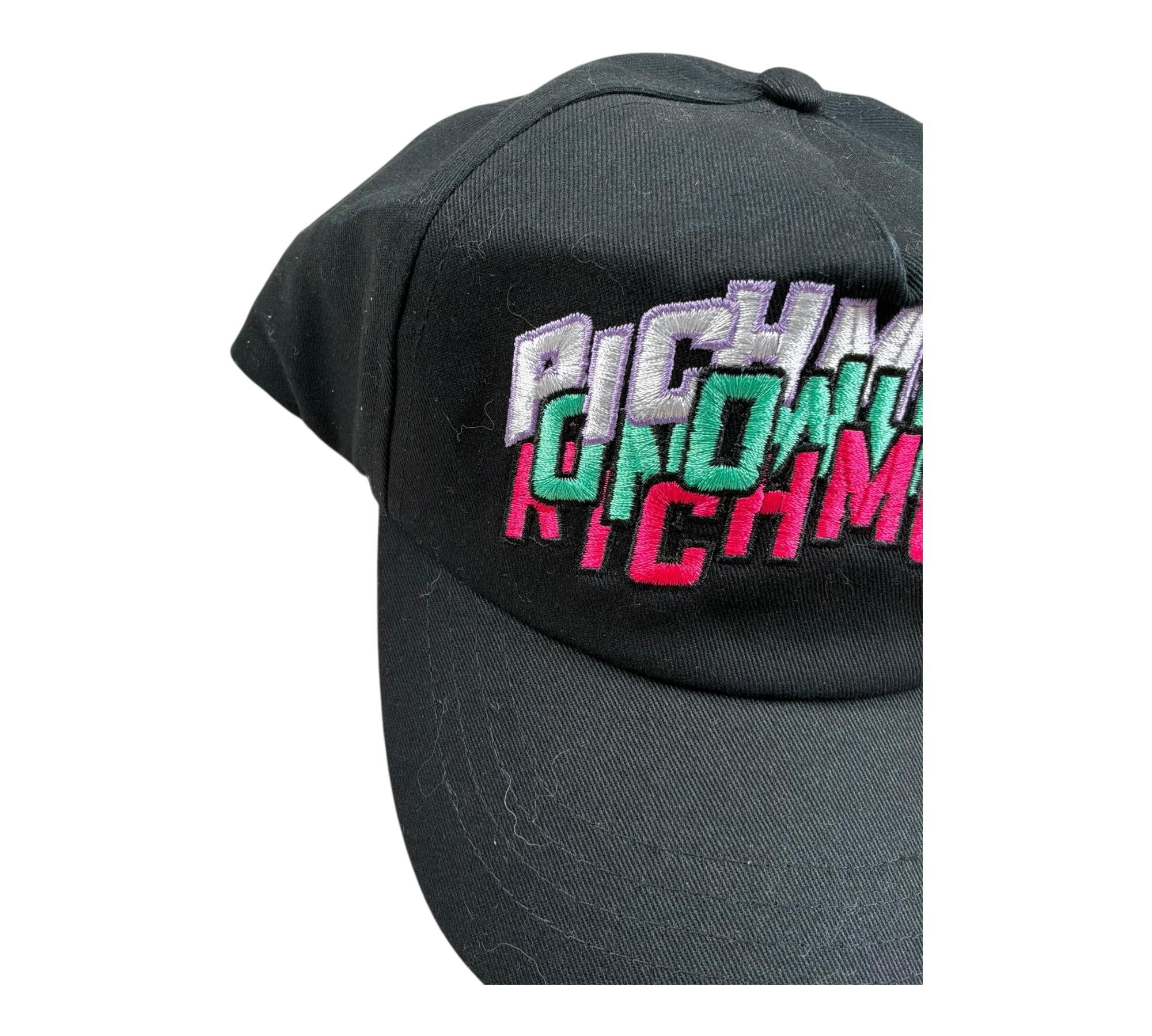 John Richmond Cappello con Visiera Tinta Unita con Logo per Bambina RGP26136BT NERO JOHN RICHMOND 