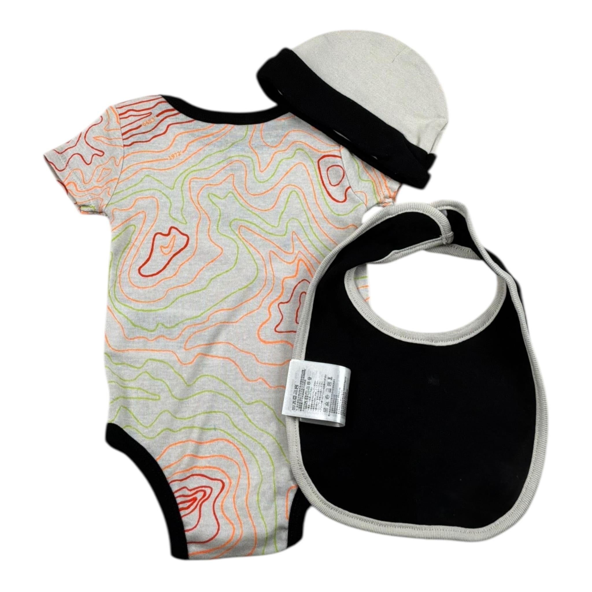 Nike Completo 3 Pezzi Body-Bavetta-Cappello per Neonato NN0809 BEIGE NIKE 